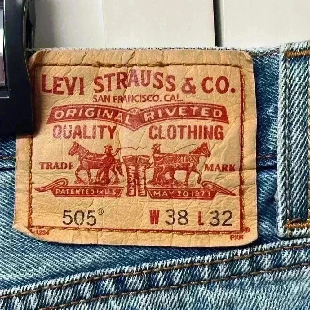 Levi’s 505 Regular Fit Jeans Size 38x32